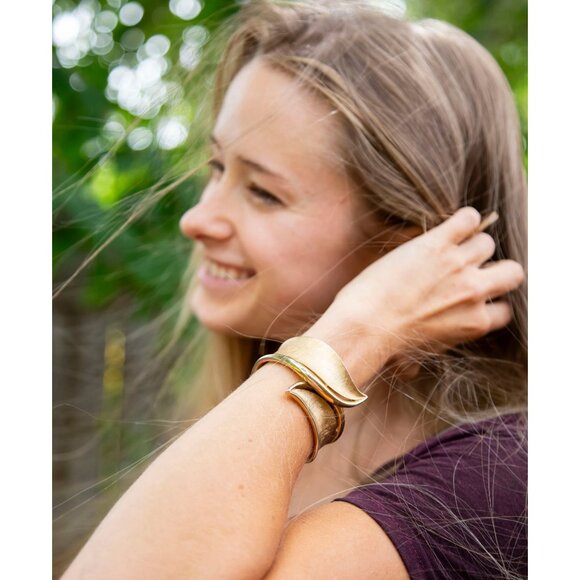 7 Inch Vintage Victorian Crown Trifari Hinged Bangle Bracelet - RG1 - Picture 4 of 10